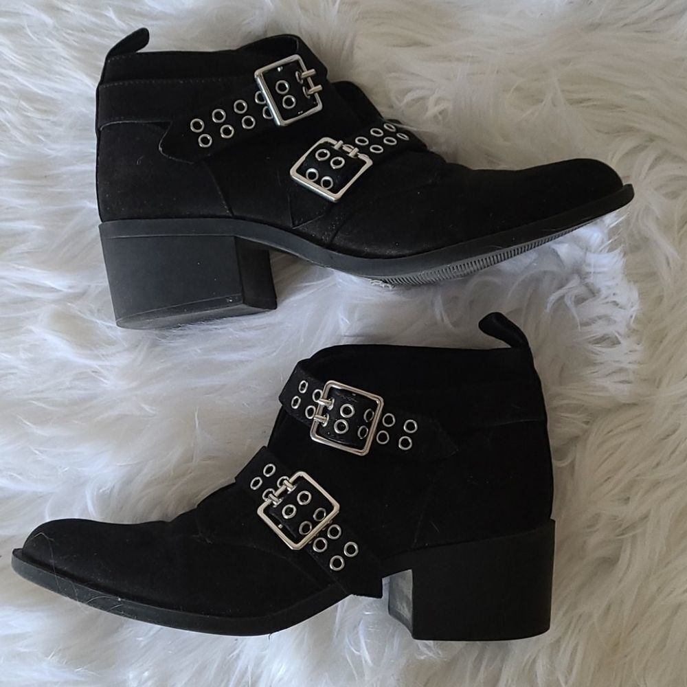 Divided Black Bootie - Picture 7 of 9